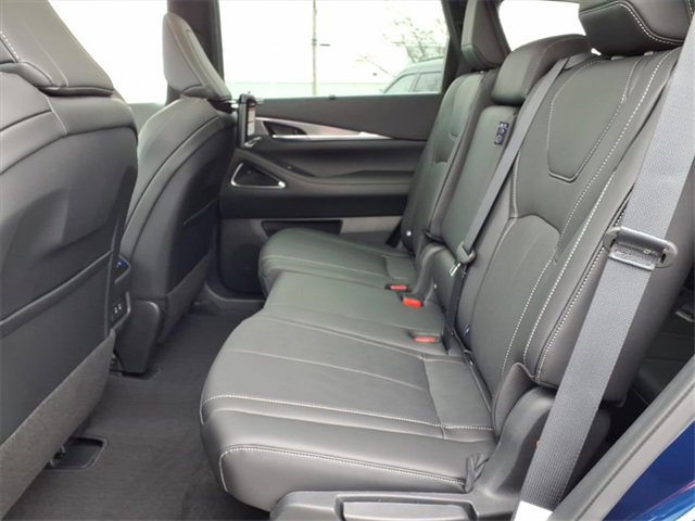 New 2026 INFINITI QX60 Luxe w/ Family Package image 9
