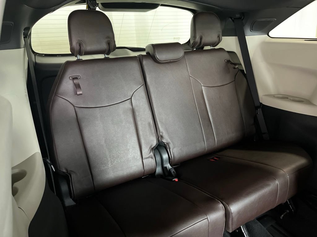 Used 2023 Toyota Sienna Platinum AWD/4WD image 37