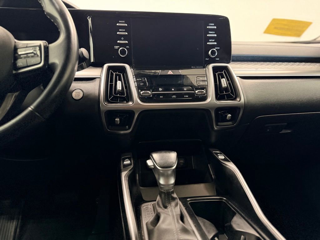 Used 2021 Kia Sorento S w/ Panoramic Sunroof Package AWD/4WD image 16