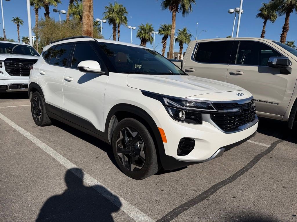 Used 2025 Kia Seltos EX w/ EX Sunroof Package image 2