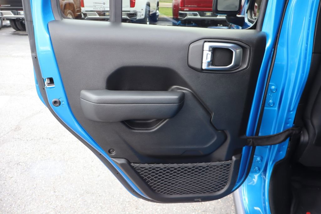 Used 2022 Jeep Wrangler Unlimited Rubicon w/ Cold Weather Group image 32