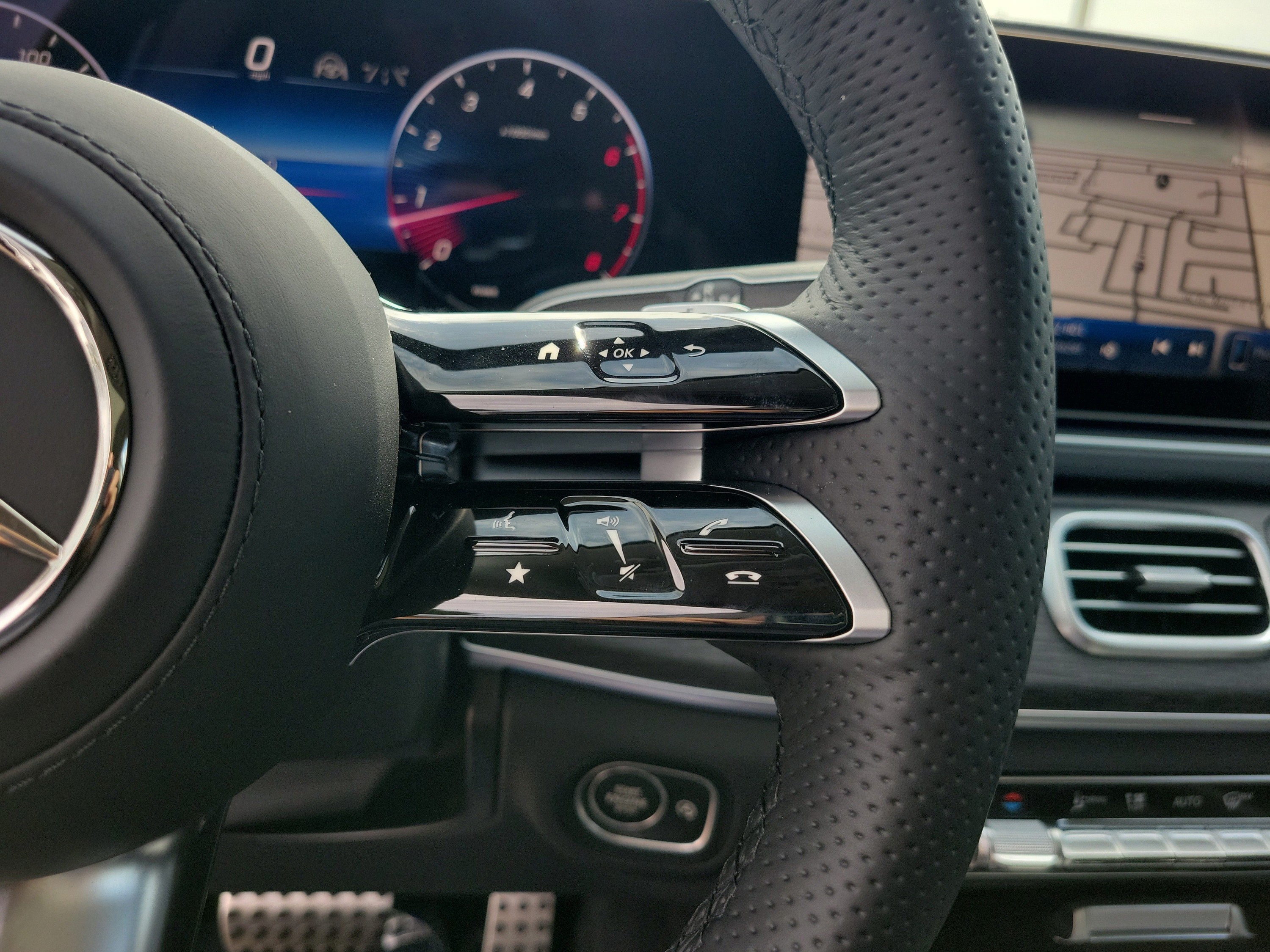 New 2026 Mercedes-Benz GLS 450 4MATIC image 25