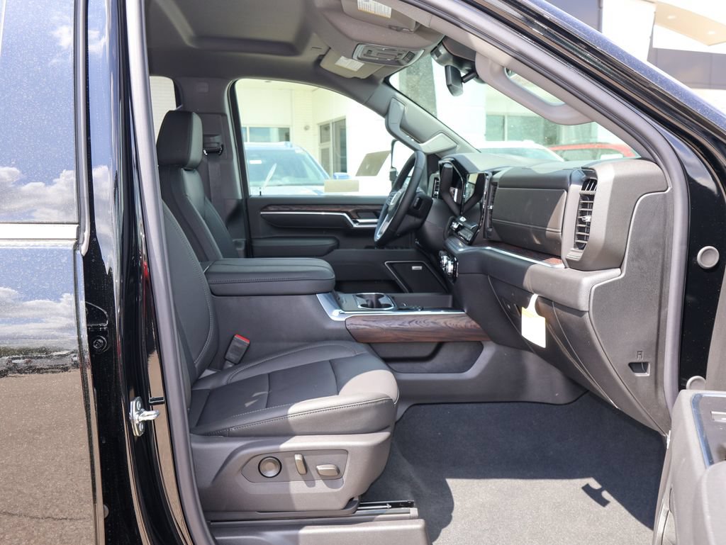 New 2026 GMC Sierra 2500 SLT w/ SLT Premium Package AWD/4WD image 31