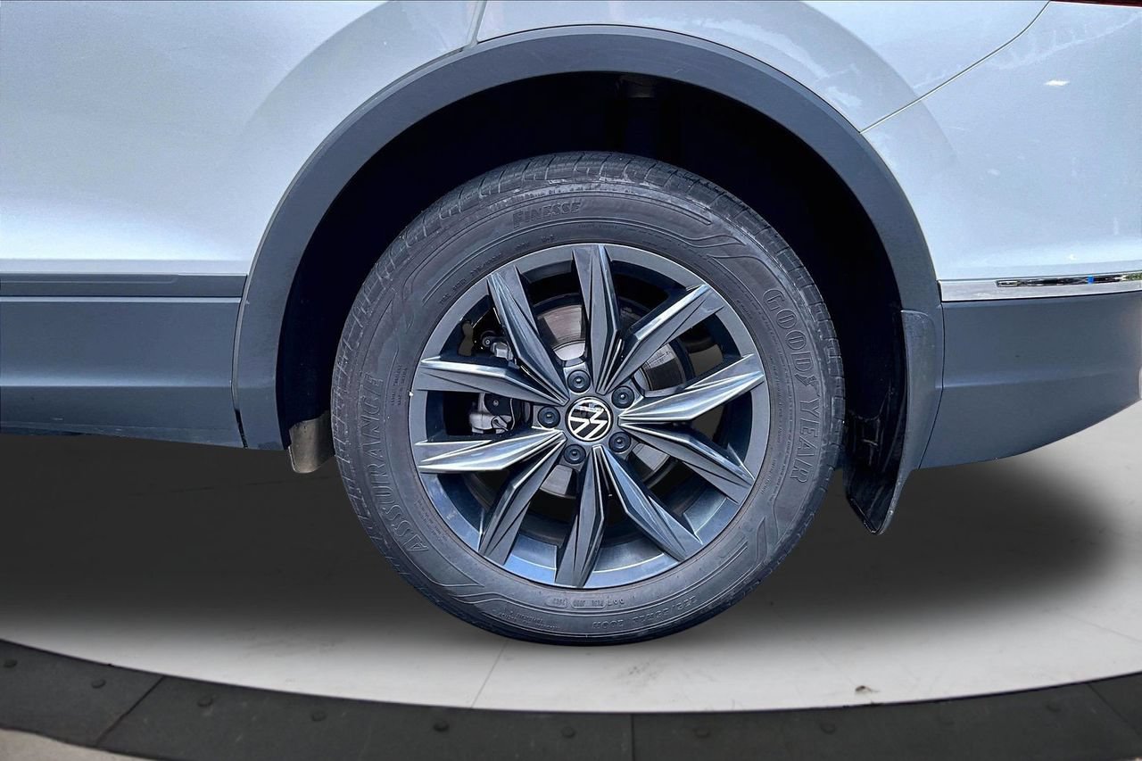 Used 2023 Volkswagen Tiguan SE AWD/4WD image 33