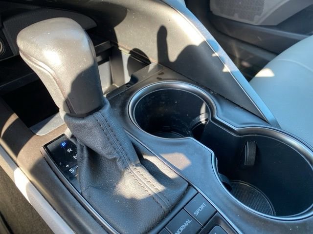 Used 2022 Toyota Camry SE FWD image 17