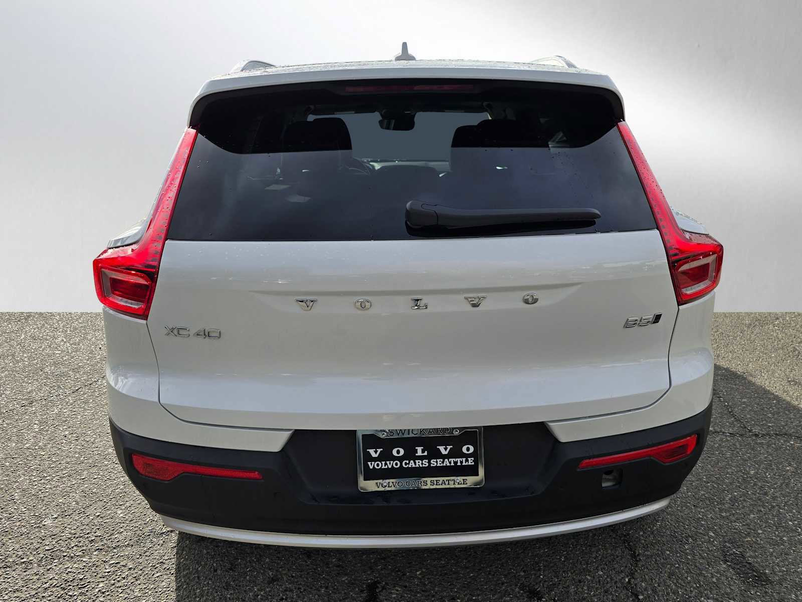 Certified 2025 Volvo XC40 B5 Core w/ Protection Package Premier image 4