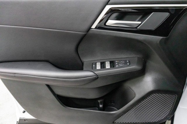 New 2025 Mitsubishi Outlander SE image 15