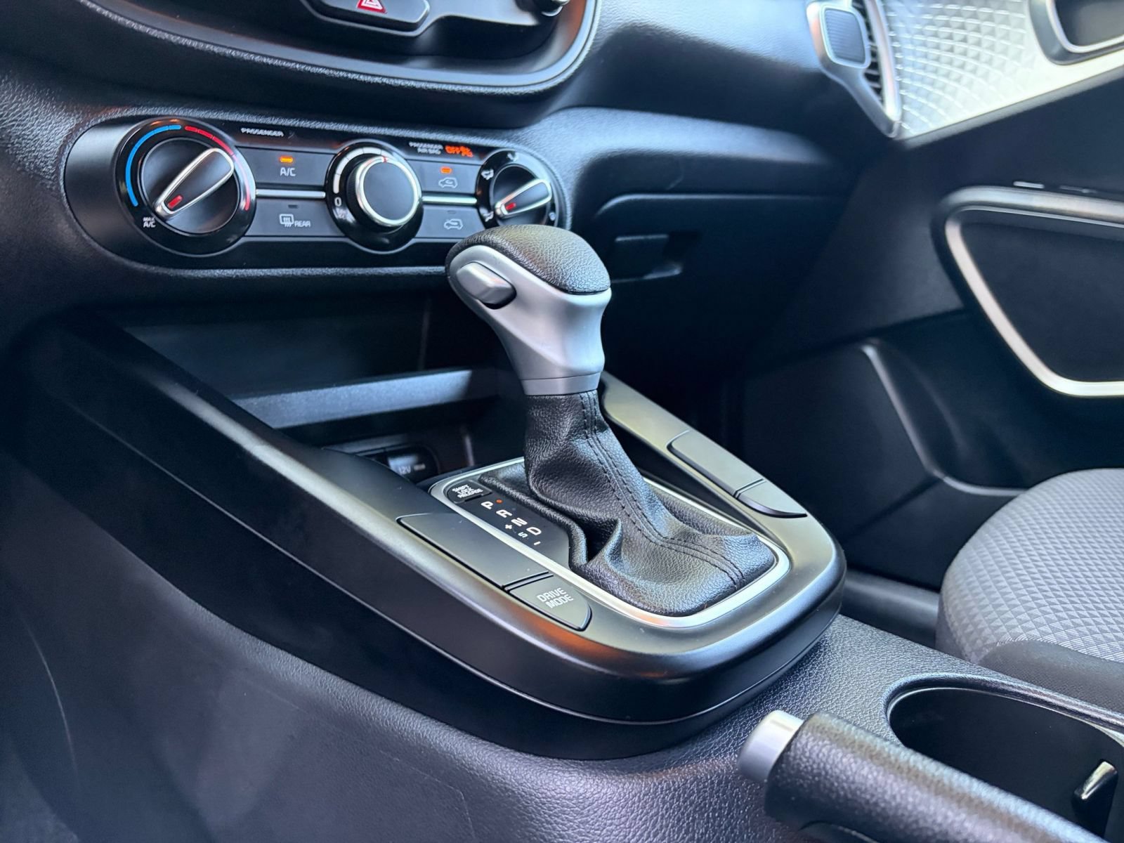 Used 2025 Kia Soul LX w/ LX Technology Package FWD image 39