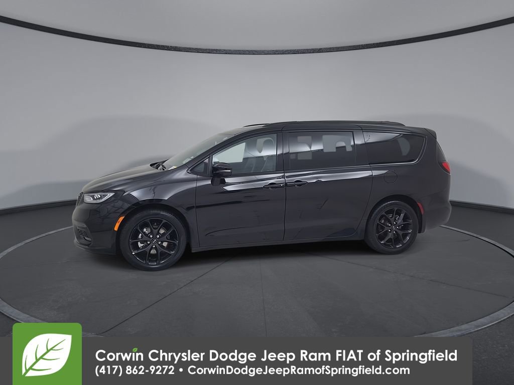 Certified 2025 Chrysler Pacifica Limited image 8