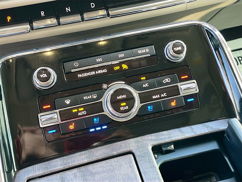 Used 2024 Lincoln Navigator Reserve image 16