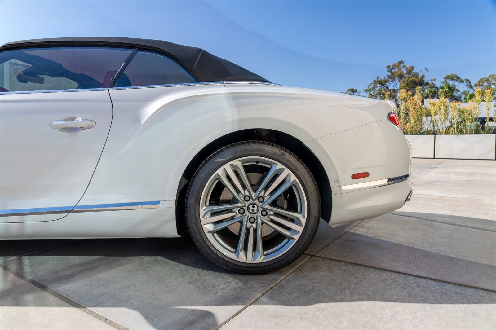 Used 2024 Bentley Continental GT image 14