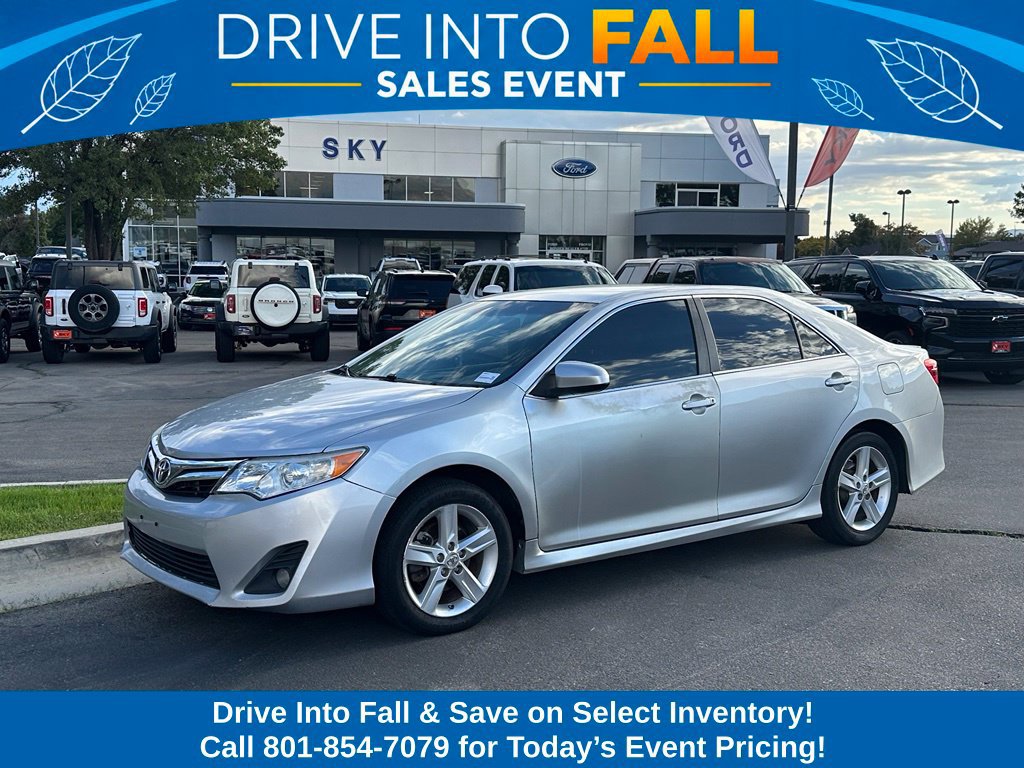 Used 2012 Toyota Camry SE FWD image 1