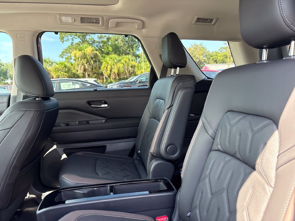 New 2026 Nissan Pathfinder Platinum FWD image 20