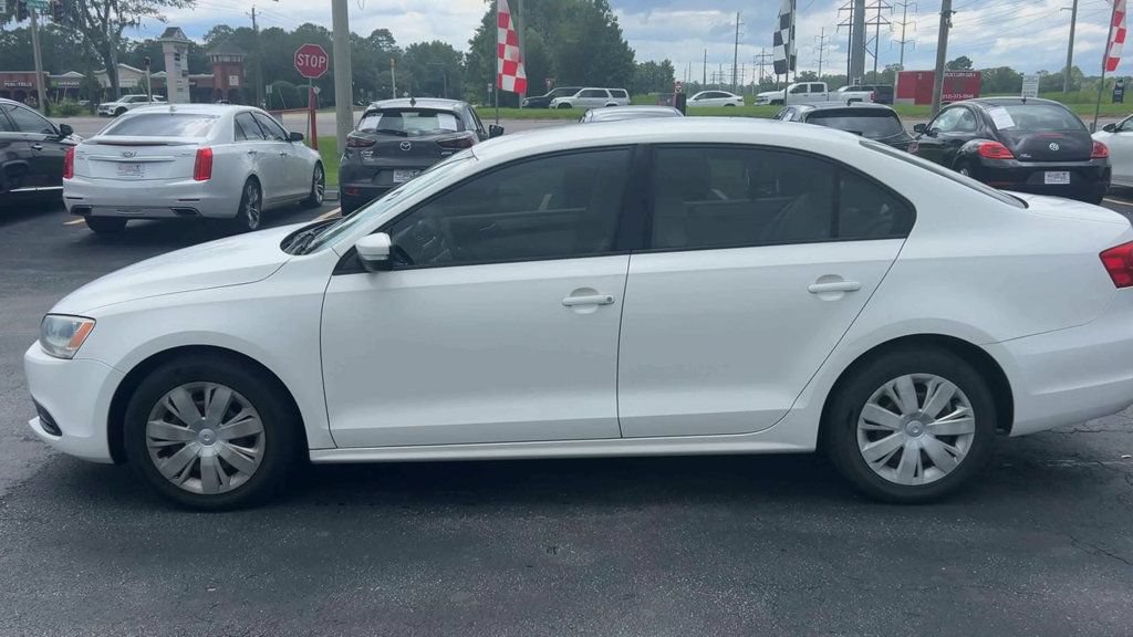 Used 2011 Volkswagen Jetta SE FWD image 5