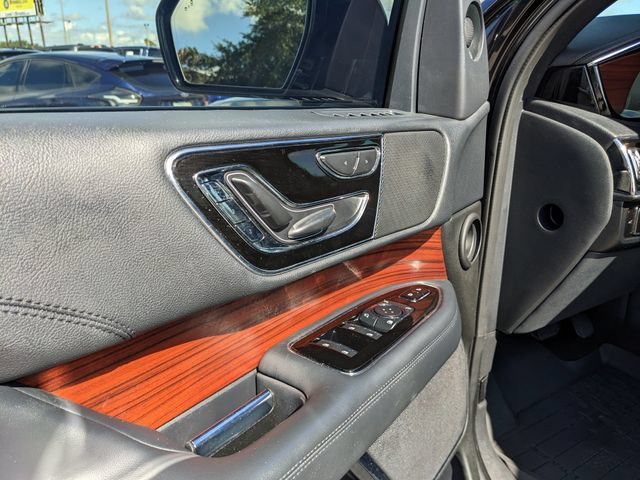 Used 2023 Lincoln Navigator 4WD image 21