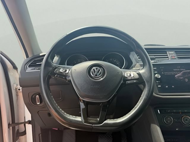 Used 2018 Volkswagen Tiguan SEL AWD/4WD image 18
