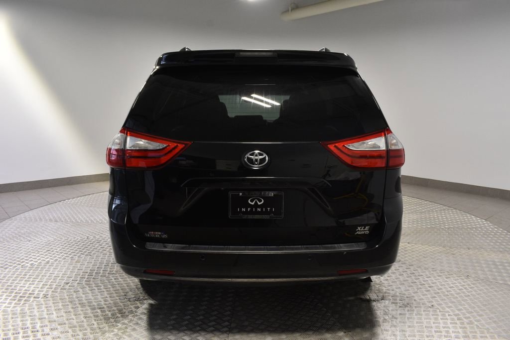 Used 2016 Toyota Sienna XLE image 4