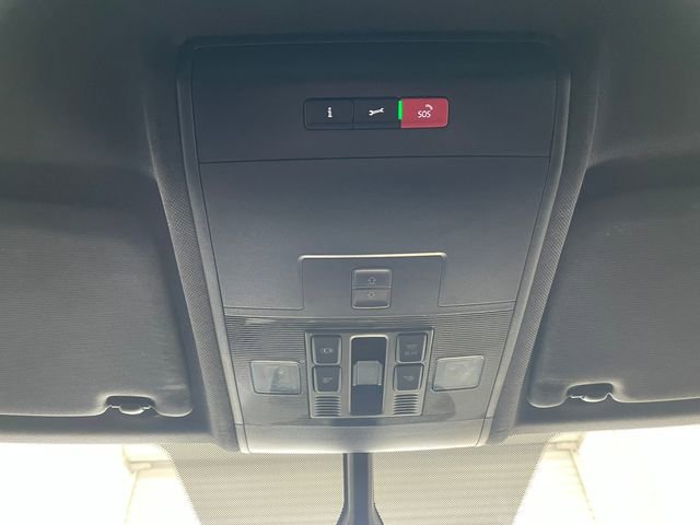 Used 2021 Volkswagen Atlas Cross Sport SE image 37