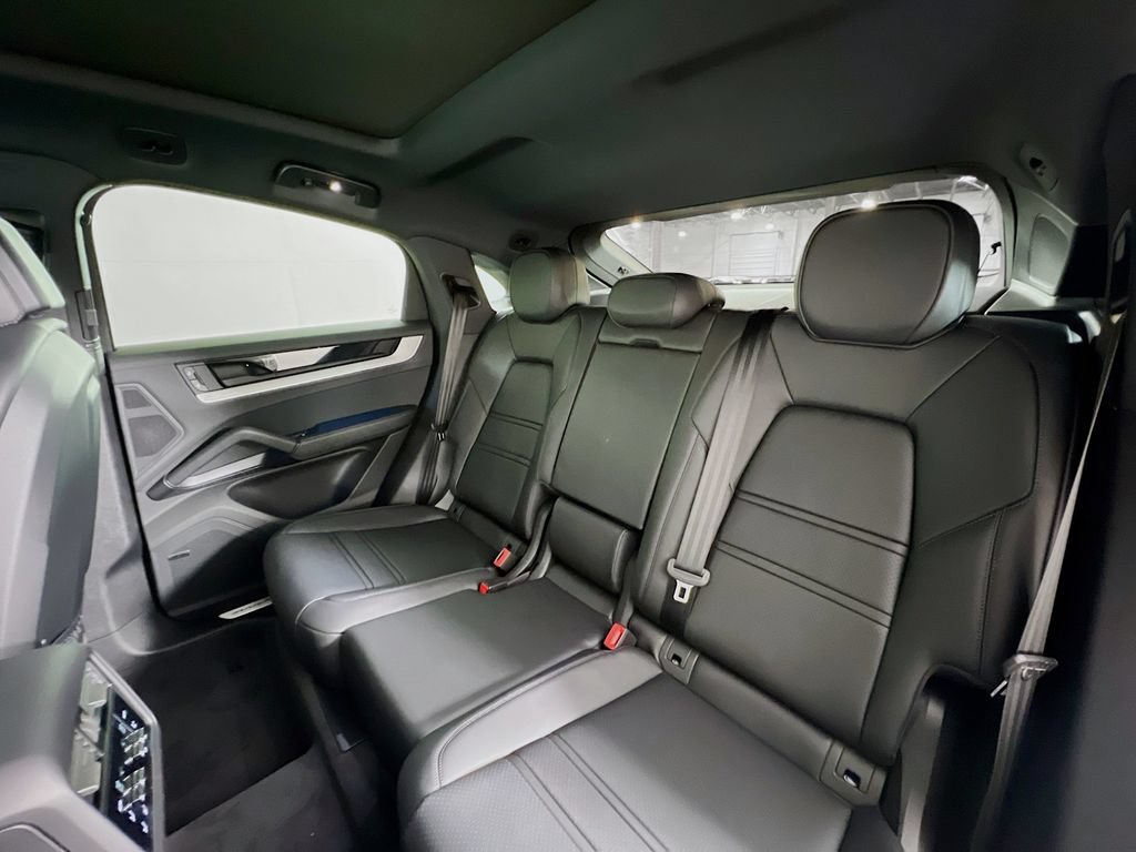 New 2026 Porsche Cayenne Coupe AWD/4WD image 24