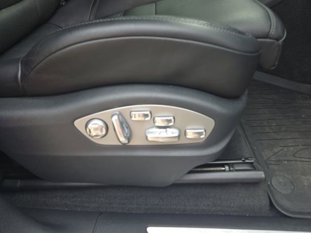 Used 2016 Porsche Macan Turbo AWD/4WD image 10