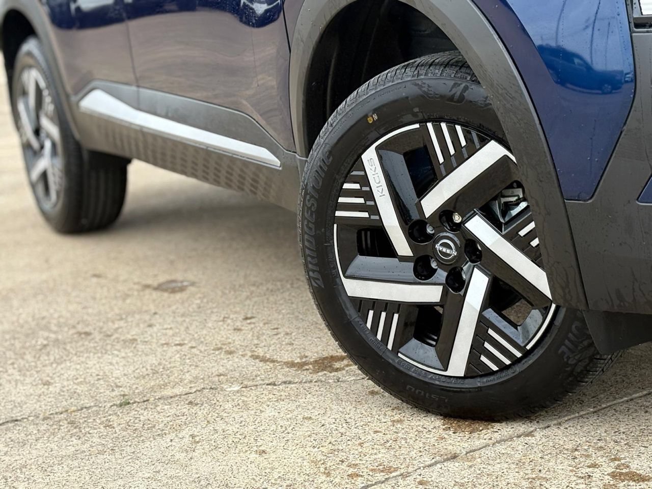 New 2026 Nissan Kicks SV FWD image 8