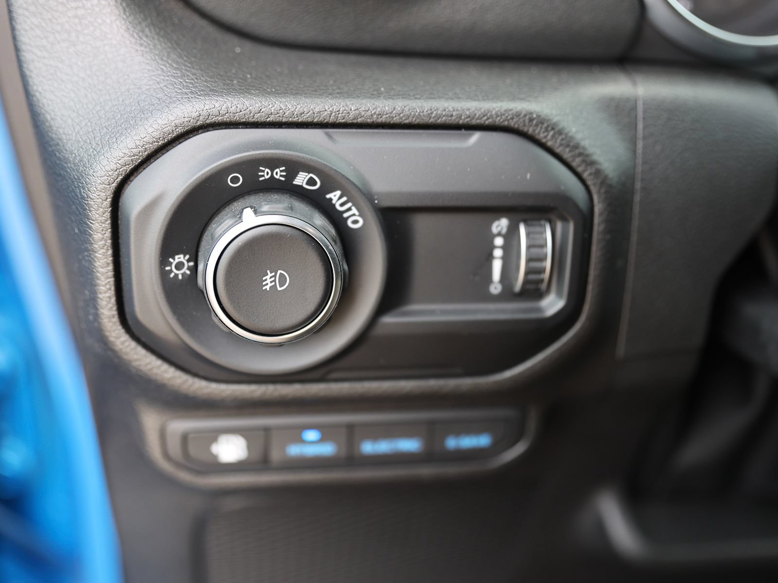 Used 2023 Jeep Wrangler Unlimited Sahara AWD/4WD image 36