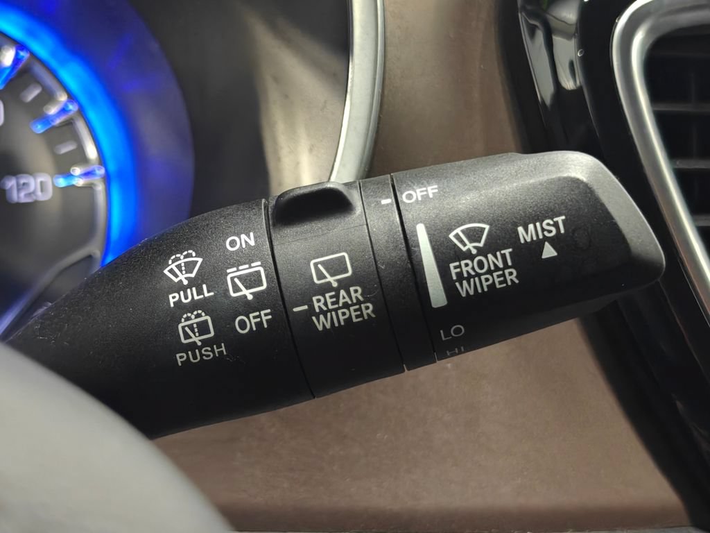 Used 2020 Chrysler Voyager L FWD image 40