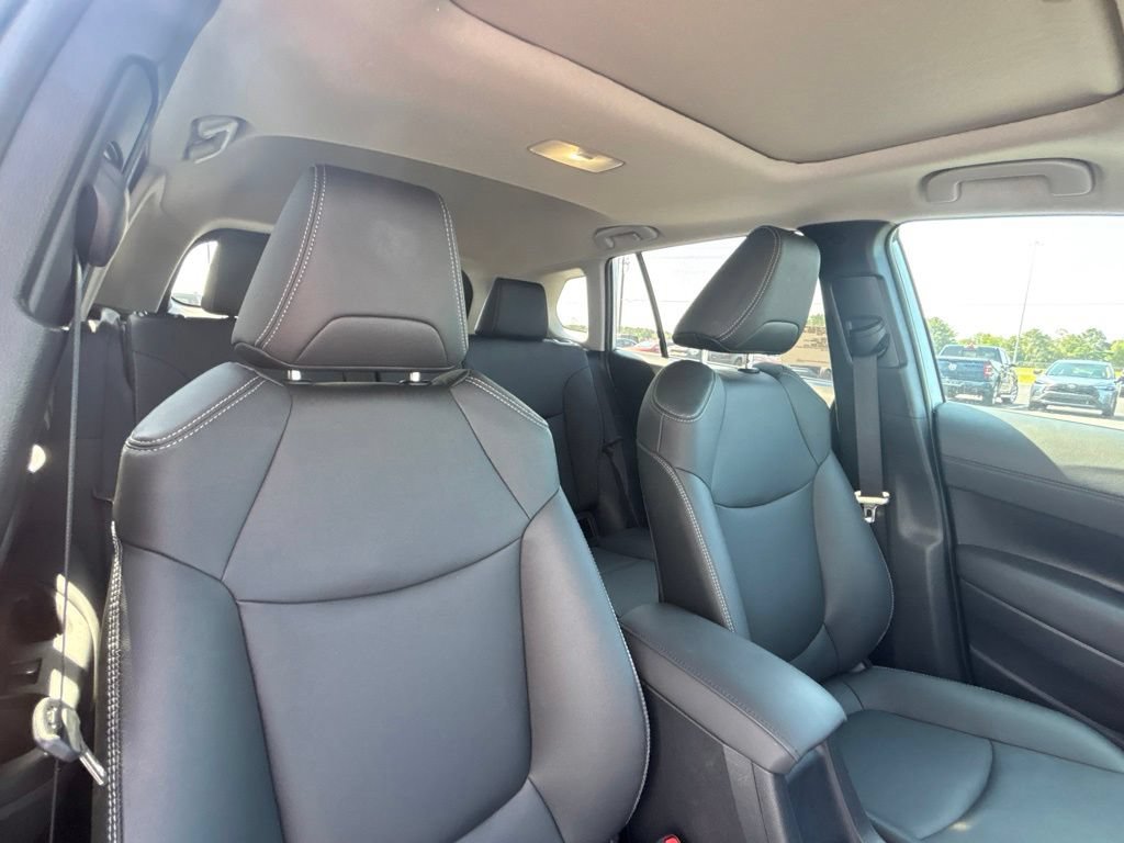 Used 2026 Toyota Corolla Cross XLE w/ Convenience Package FWD image 19