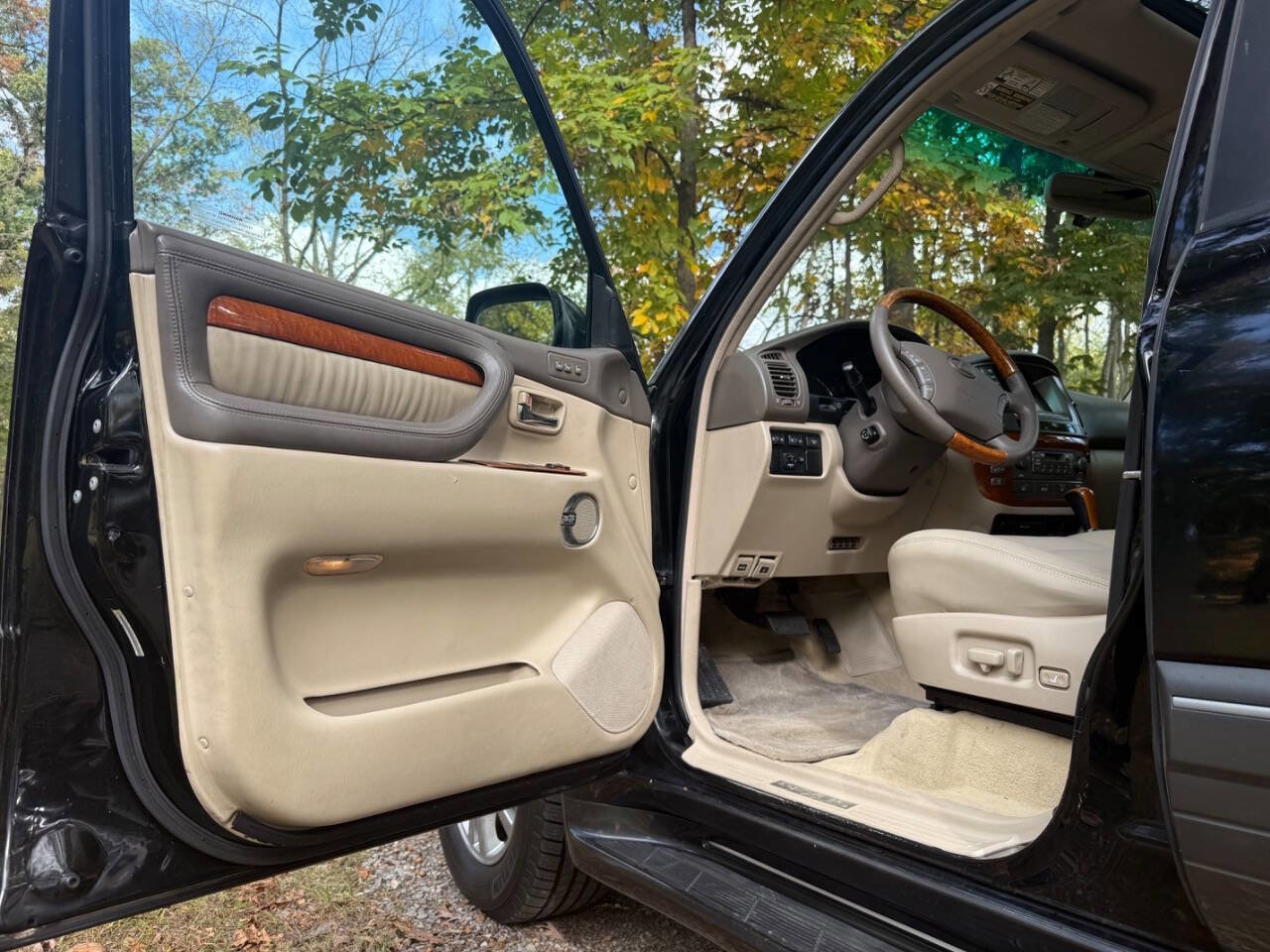 Used 2004 Lexus LX 470 4WD image 25