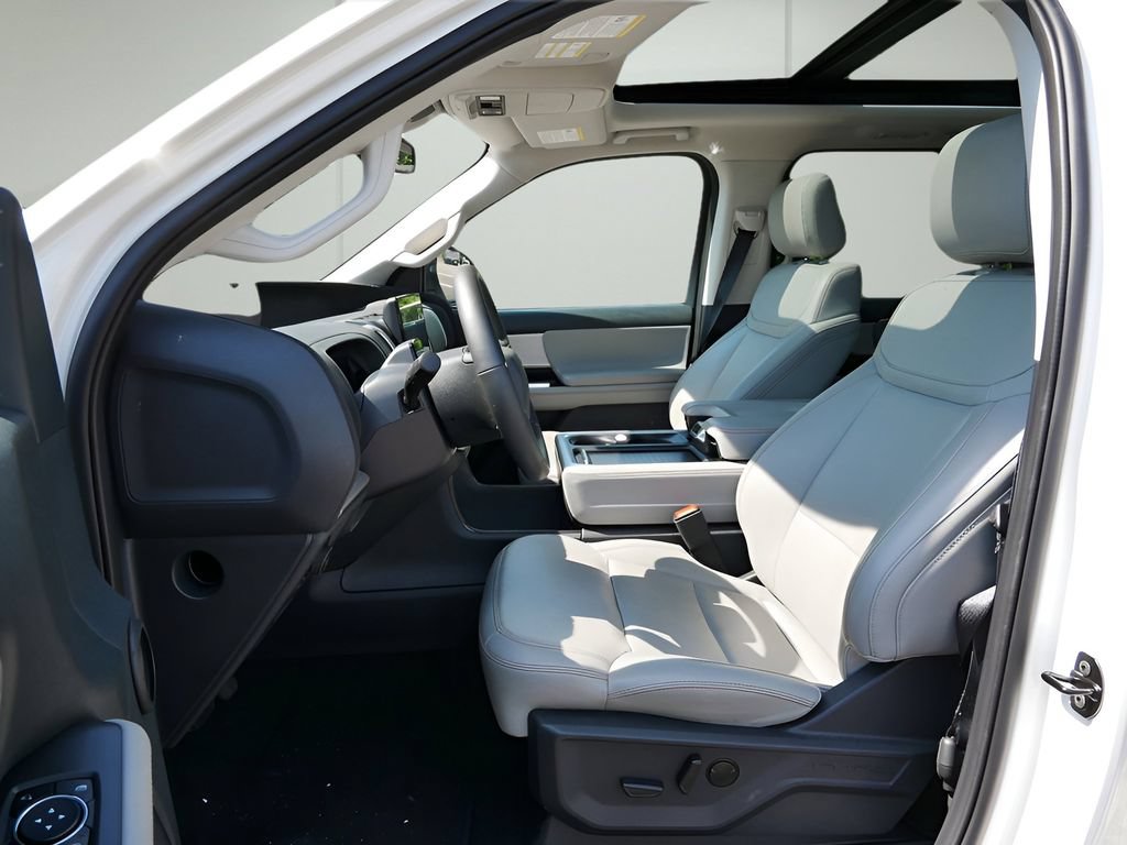 Used 2025 Ford Expedition Active AWD/4WD image 10