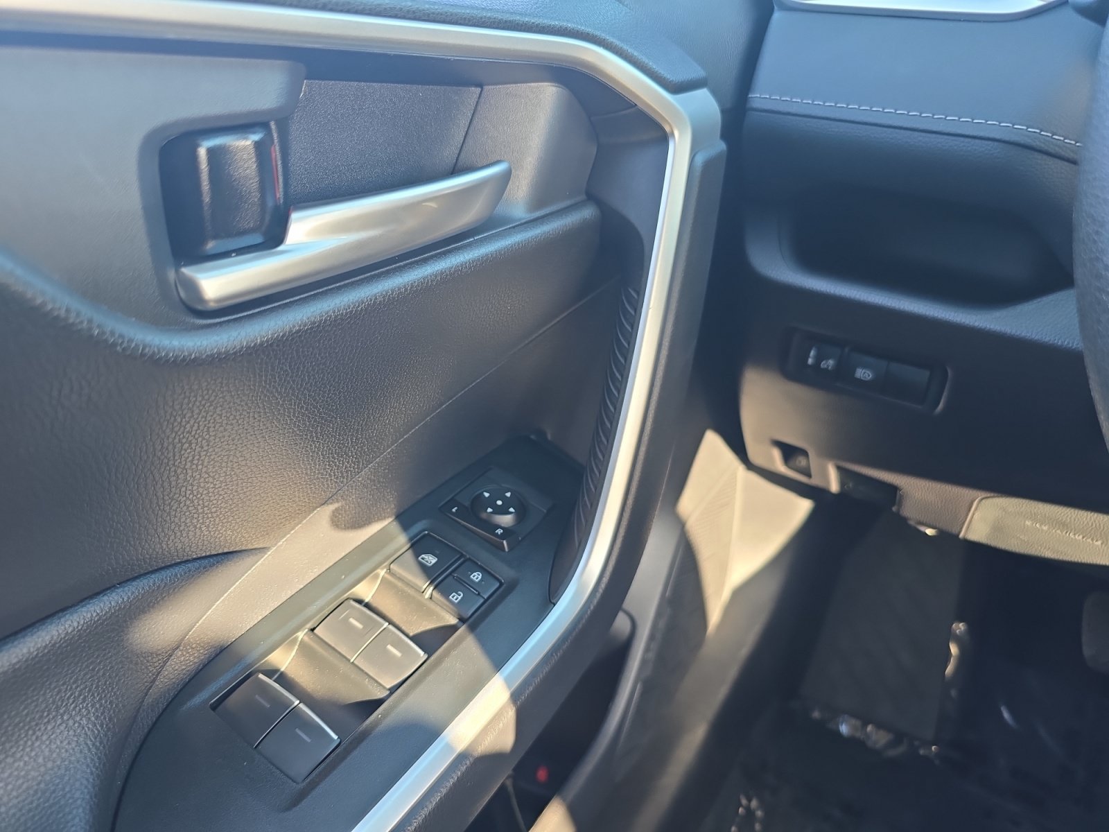 Certified 2025 Toyota RAV4 XLE AWD/4WD image 17