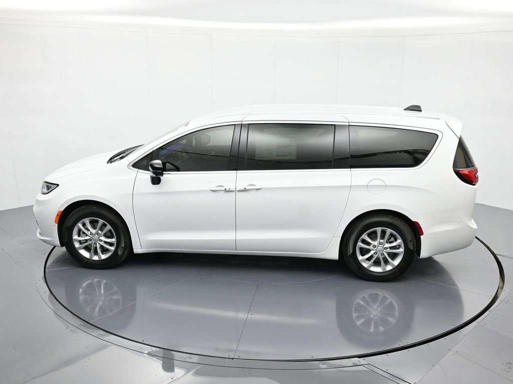 New 2026 Chrysler Pacifica Select image 34