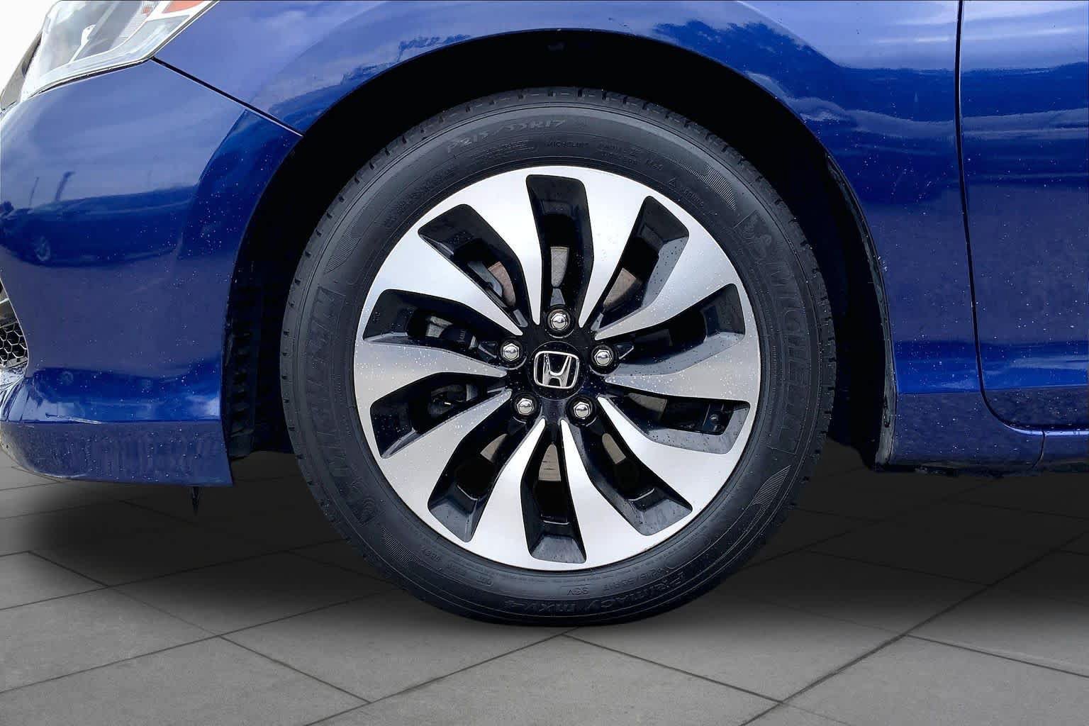 Used 2017 Honda Accord Hybrid Sedan image 11