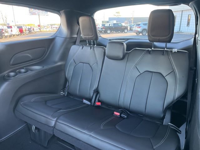 Used 2026 Chrysler Pacifica Select w/ S Appearance Package FWD image 13