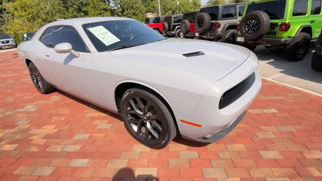 Used 2022 Dodge Challenger SXT w/ Driver Convenience Group RWD image 3
