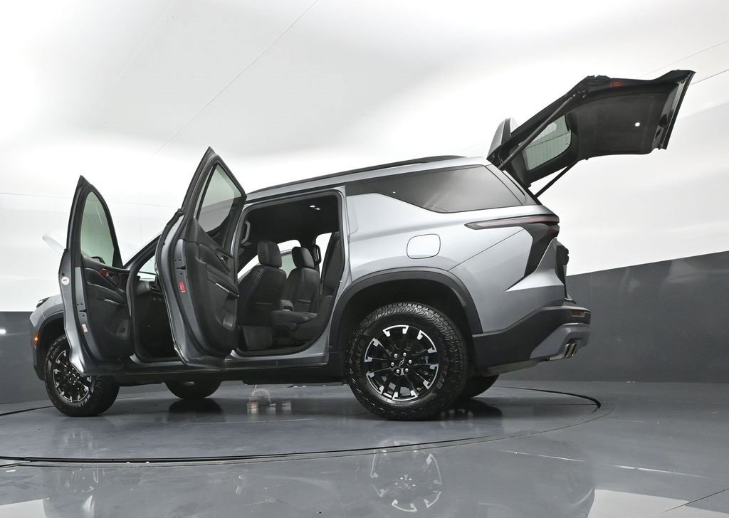 Used 2025 Chevrolet Traverse Z71 w/ Driver Confidence Package image 49