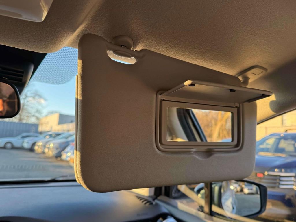 Used 2025 Nissan Versa SR w/ Trunk Package image 30