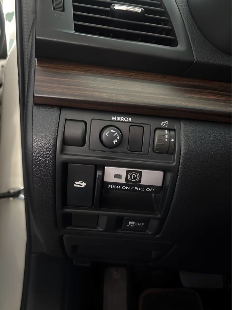 Used 2013 Subaru Outback 3.6R Limited w/ Special Appearance Pkg image 10