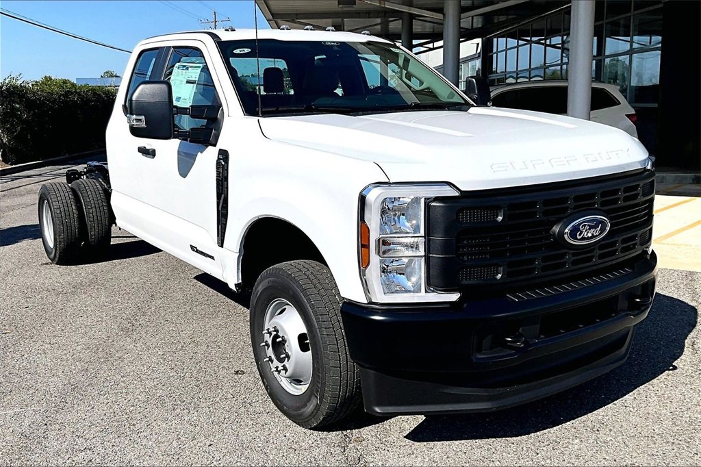 New 2026 Ford F350 XL image 2
