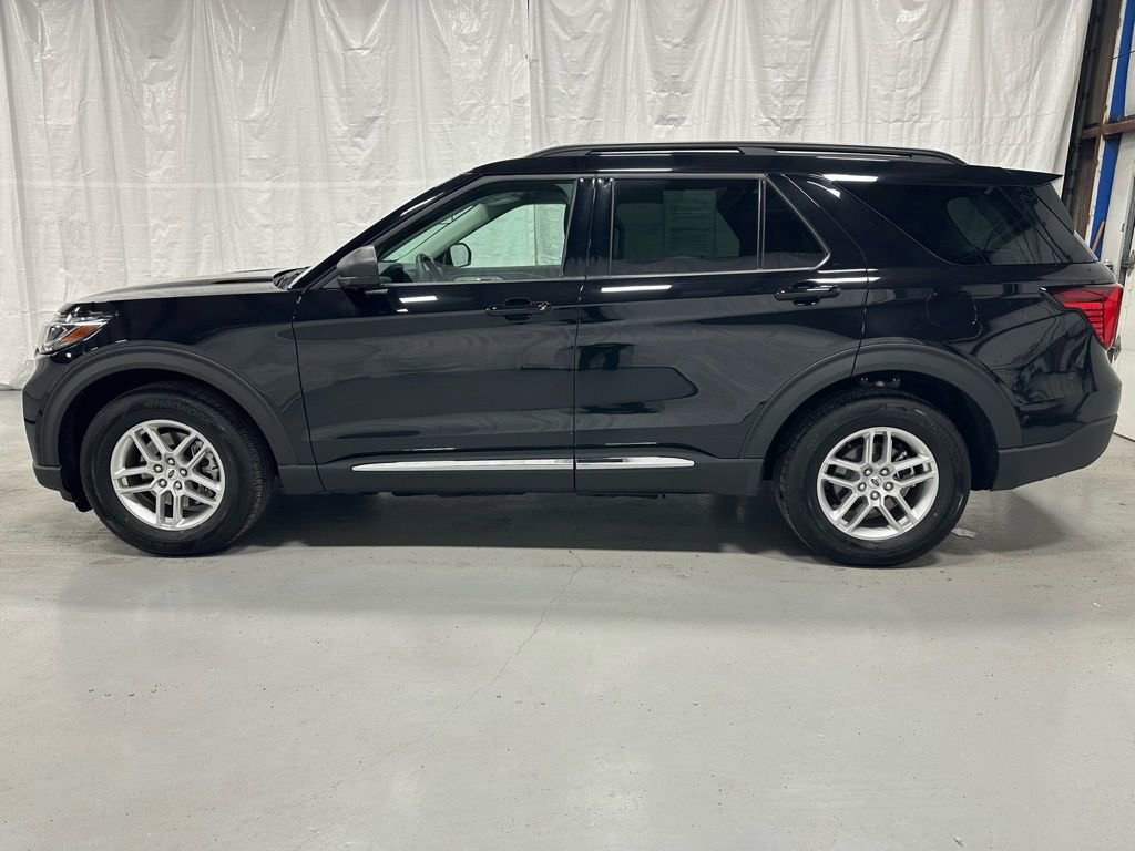 Used 2025 Ford Explorer Active AWD/4WD image 4