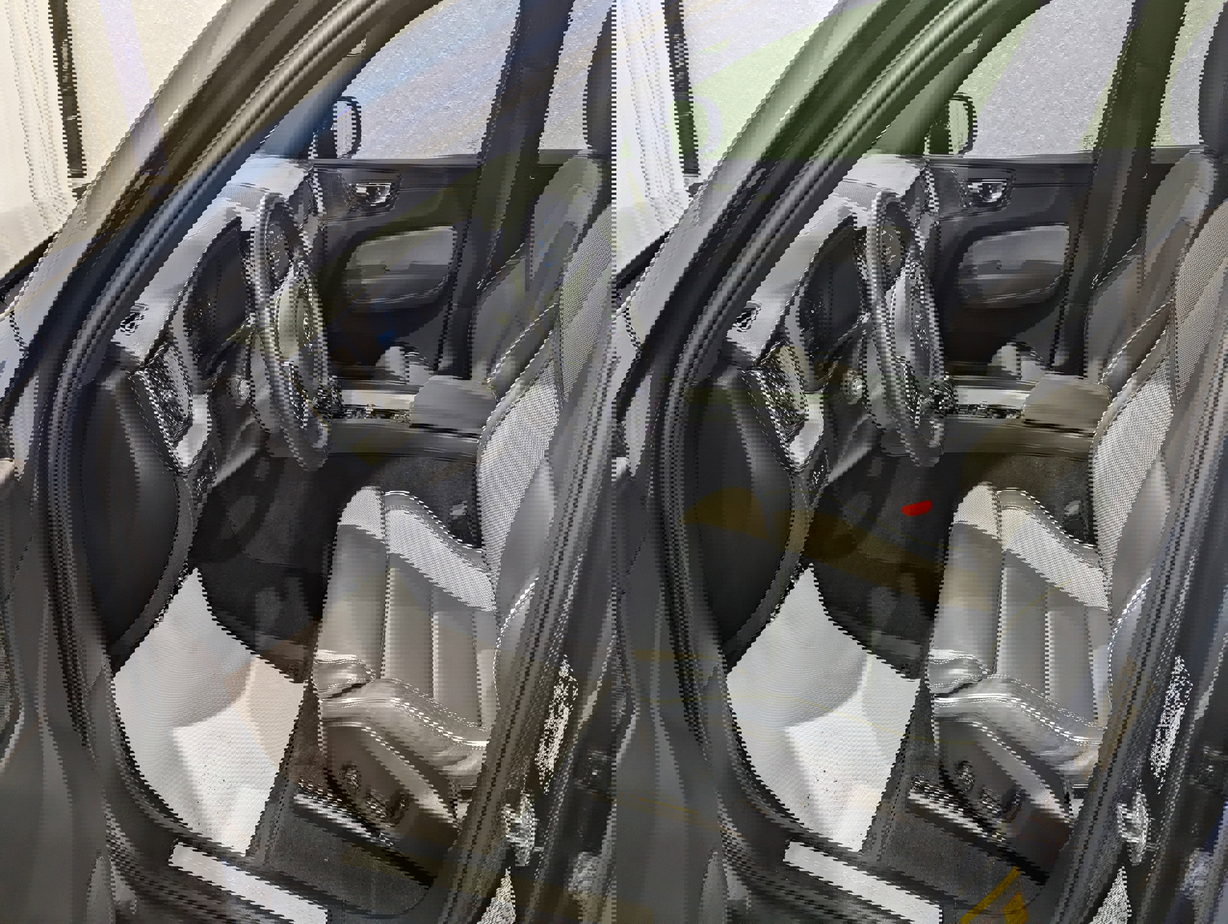 Used 2022 Volvo XC60 T8 R-Design w/ Climate Package image 14