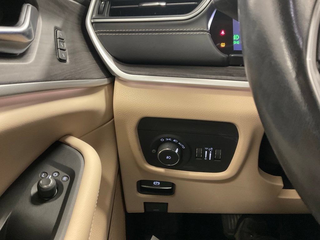 Used 2021 Jeep Grand Cherokee L Limited AWD/4WD image 13