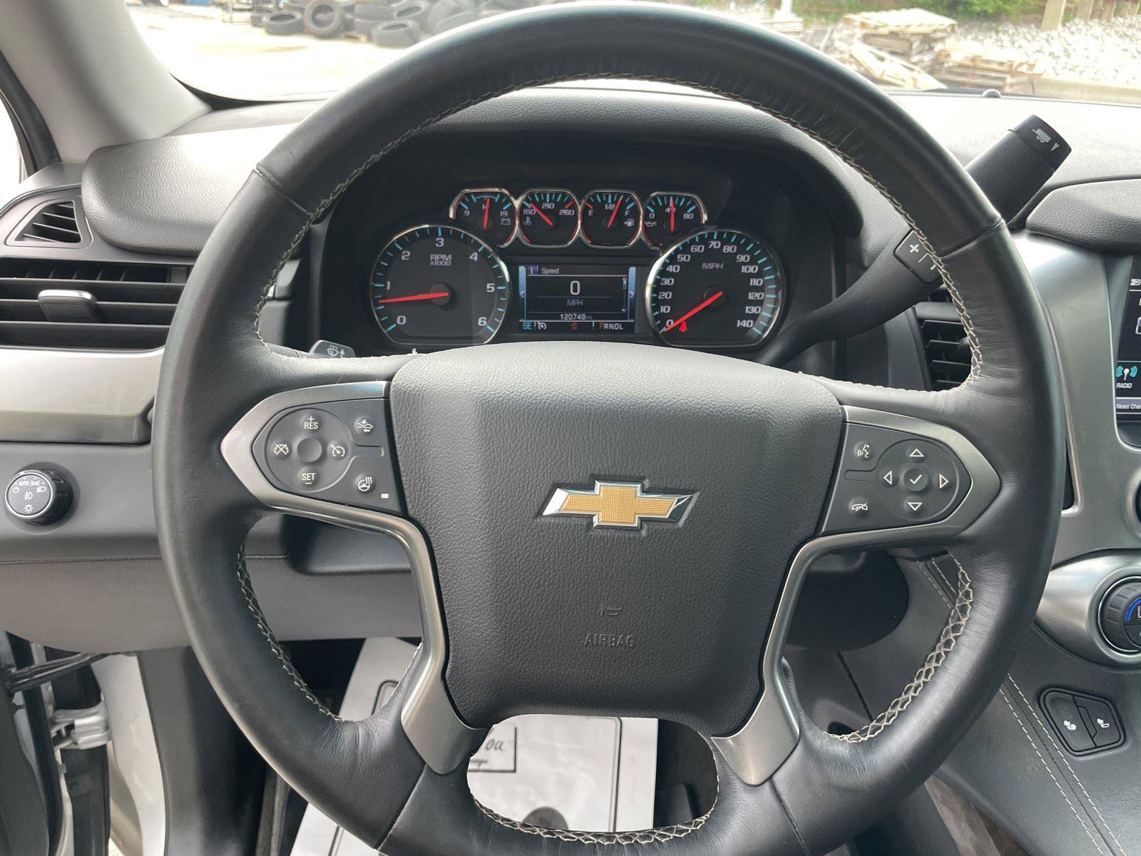 Used 2018 Chevrolet Suburban LT w/ Luxury Package RWD image 13