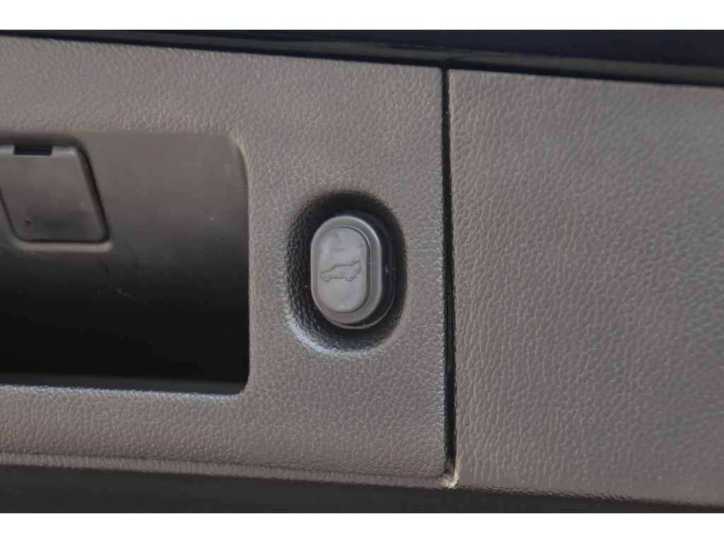 Used 2019 Cadillac Escalade ESV Platinum RWD image 26