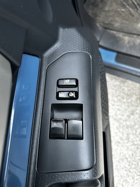 Used 2013 Toyota FJ Cruiser 4WD image 17