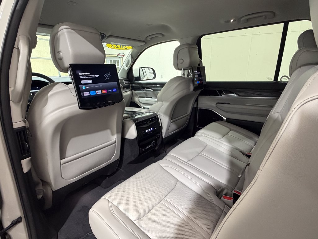 Used 2022 Jeep Wagoneer Series II w/ Rear Seat Video Group 1 AWD/4WD image 35