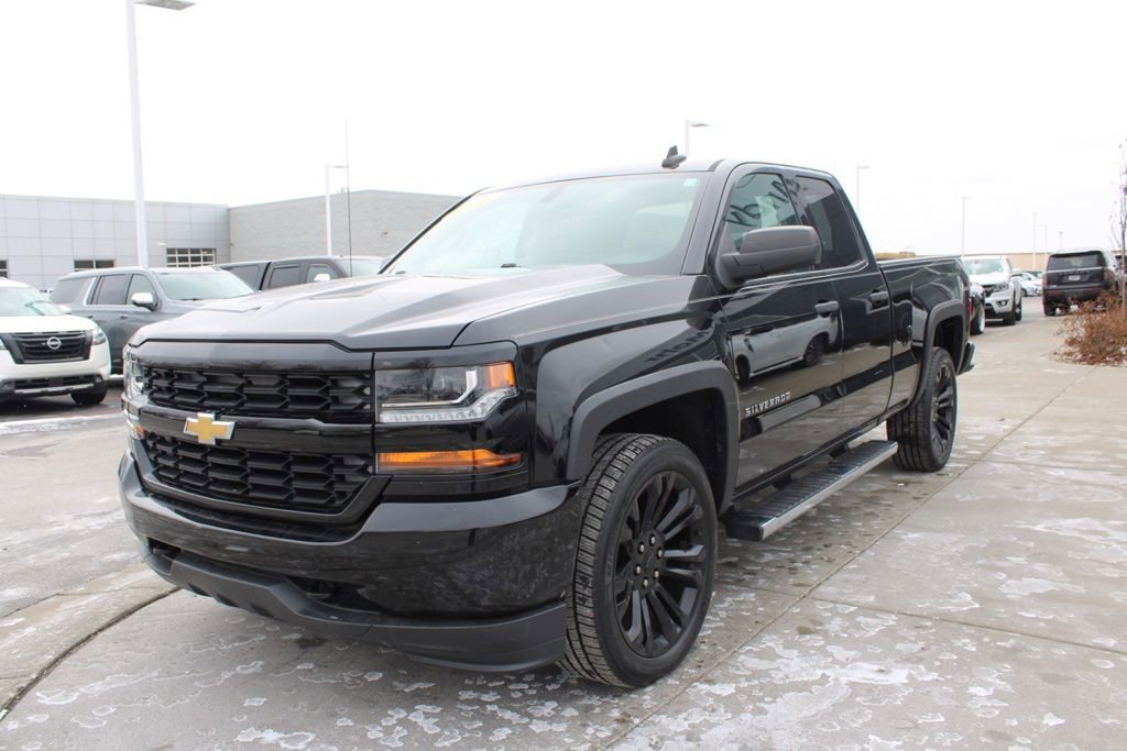 Used 2016 Chevrolet Silverado 1500 Custom w/ Custom Convenience Package image 3