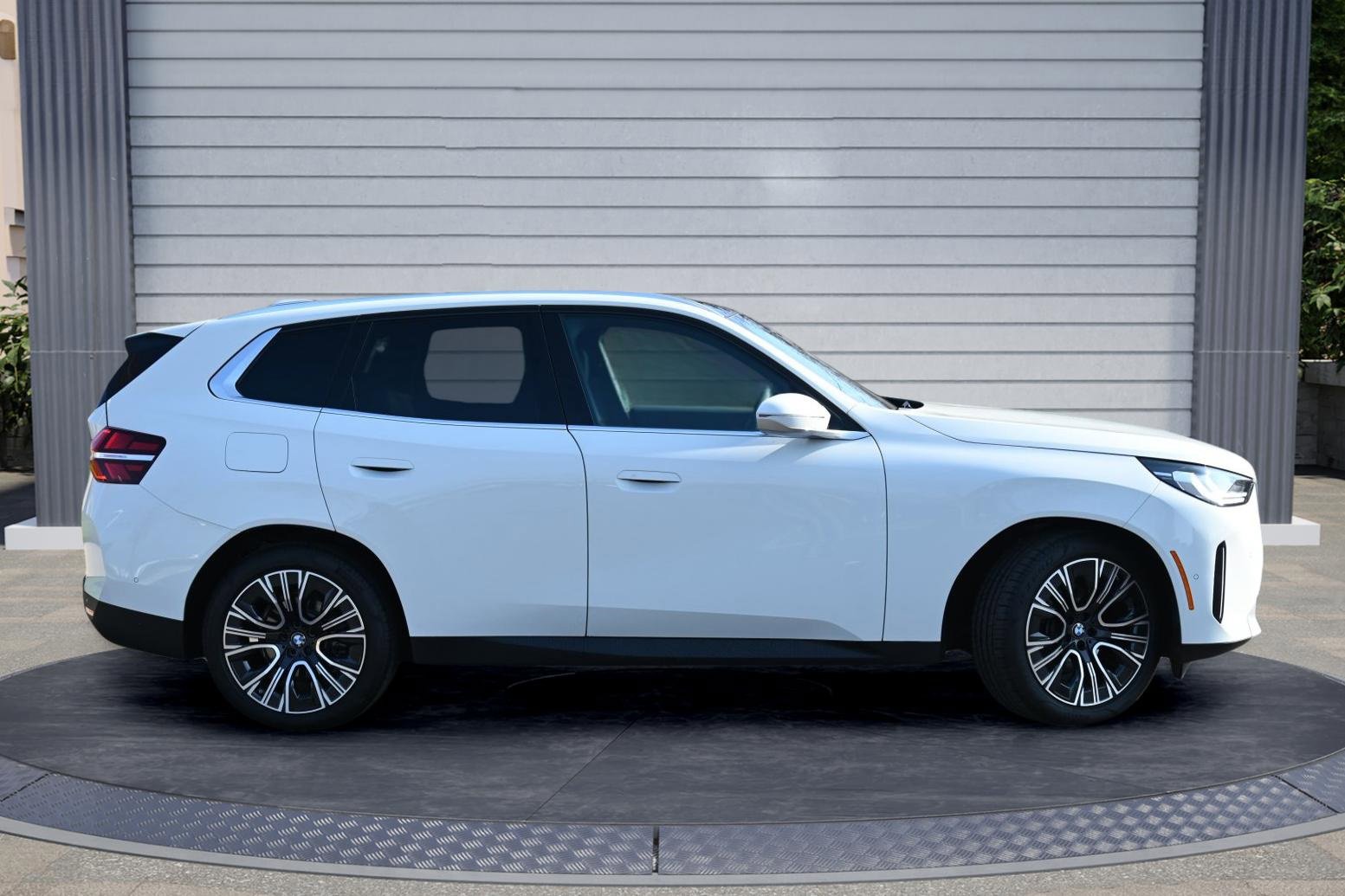 Used 2025 BMW X3 xDrive30i w/ Convenience Package image 3