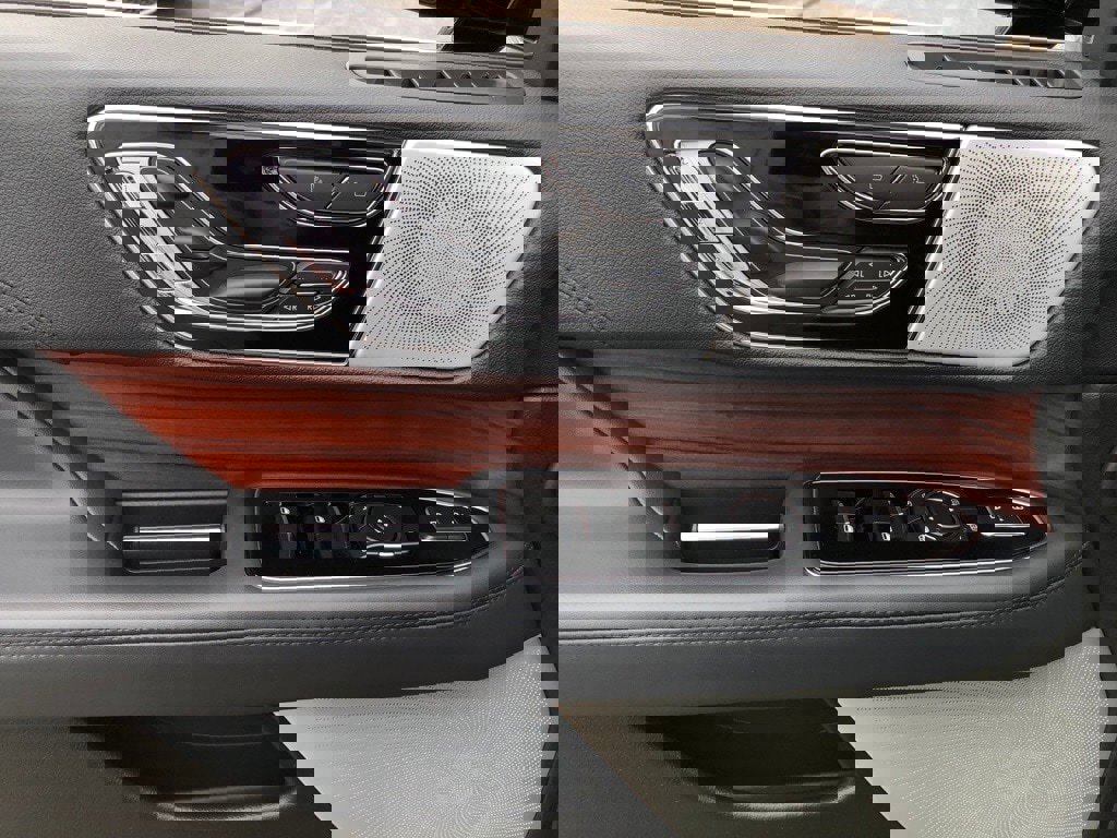 Used 2022 Lincoln Navigator Reserve image 10