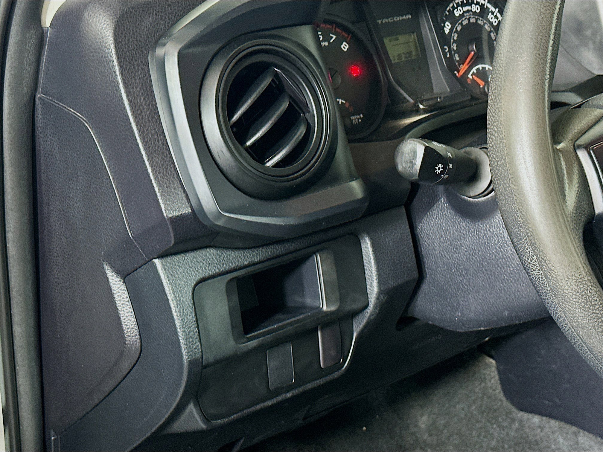Used 2016 Toyota Tacoma SR RWD image 16